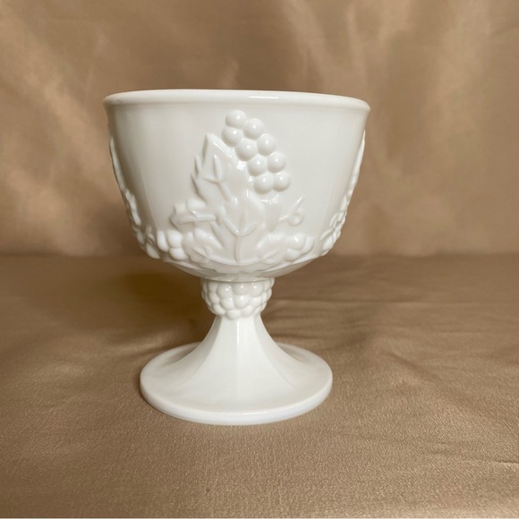 Vintage Indiana Milk Glass Creamer and Sugar - Picture 11 of 14